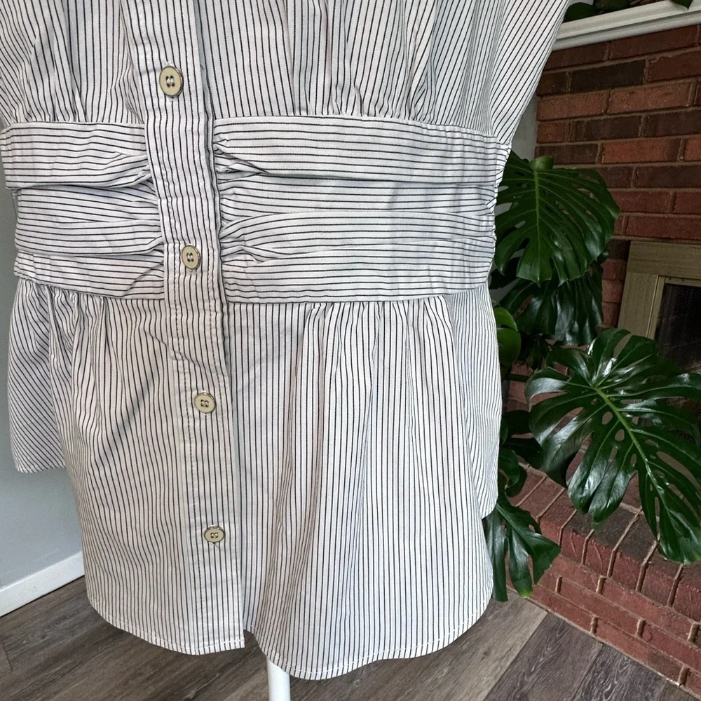 🛍️New York & company White with black striped sleeveless button down shirt. - Picture 2 of 7
